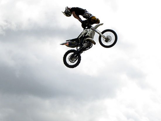dangerous things to do with motorbikes pt.1