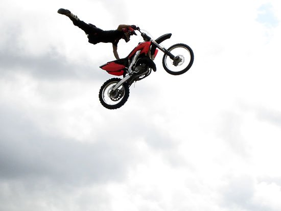 dangerous things to do with motorbikes pt.3