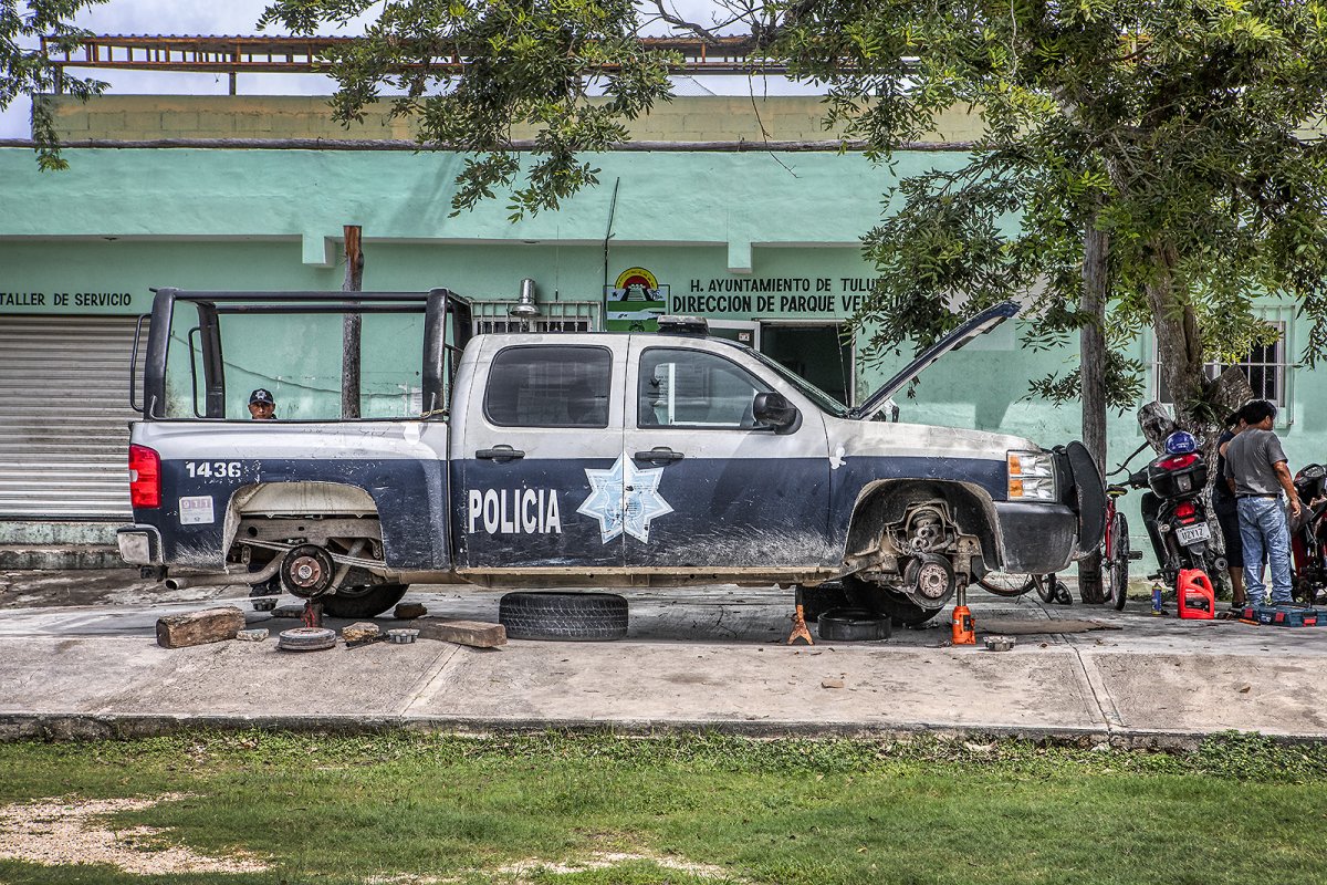 POLICIA