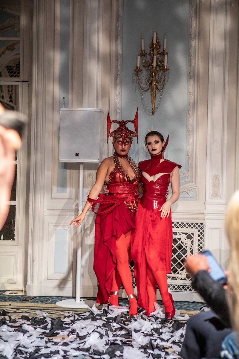 extinction rebellion in da house / hotel