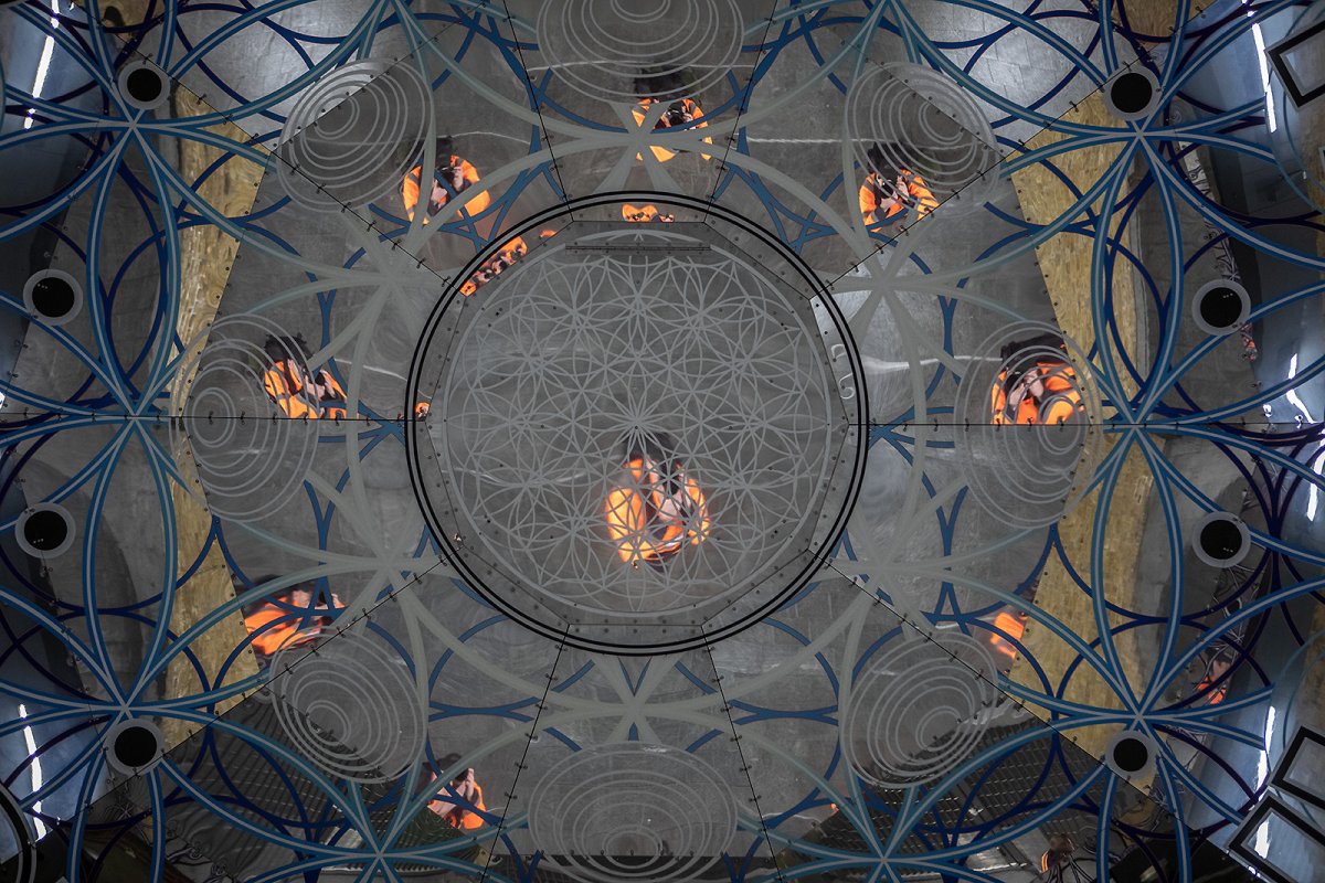 stand here and guard this gate