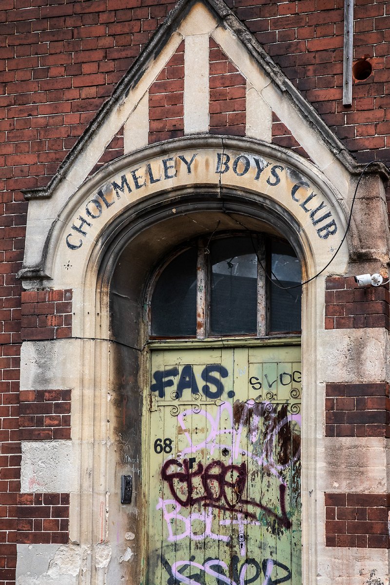 mr cholmondley warner