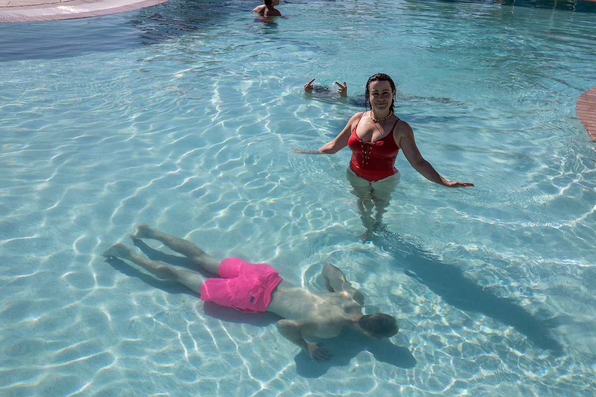 swimming pool reportage
