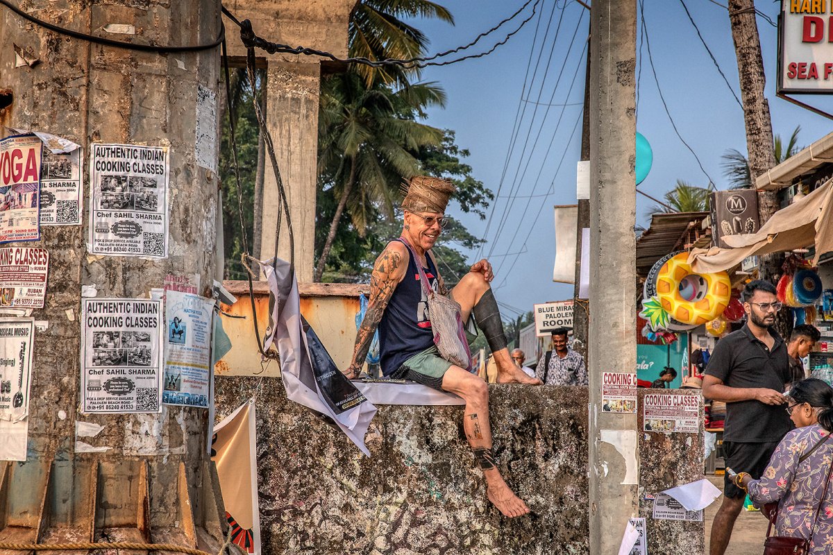 happy traveller on a wall
